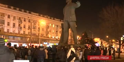 В Днепропетровске вместо свергнутого коммуниста может появиться памятник "киборгам" АТО