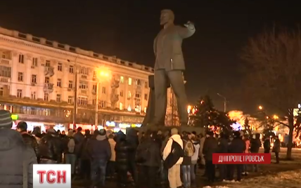 В Днепропетровске вместо свергнутого коммуниста может появиться памятник "киборгам" АТО