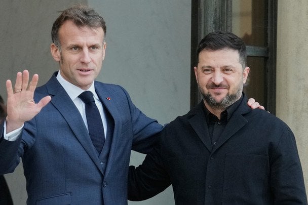 Президент Франції Еммануель Макрон і президент України Володимир Зеленський / © Associated Press