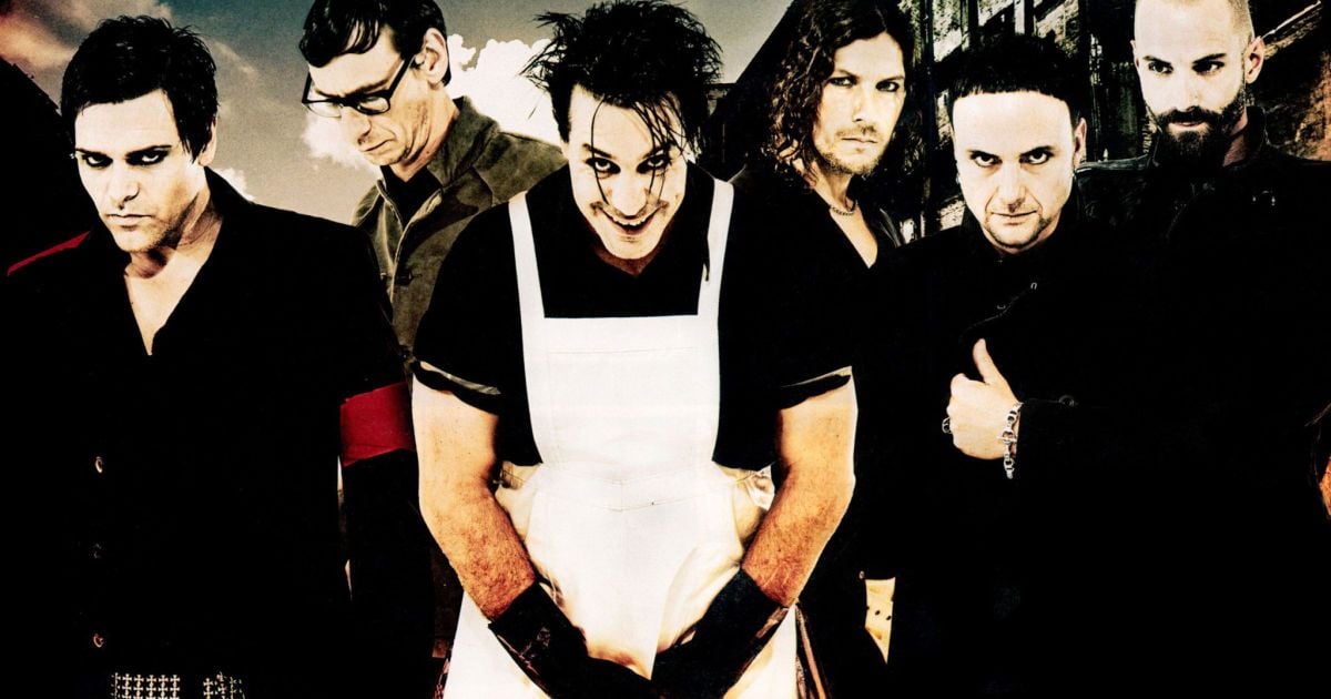 Российские звезды "атаковали" солиста Rammstein в Баку. Он умоляет его спасти