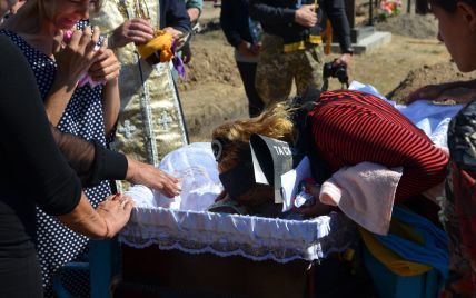 В Одесской области простились с погибшим на Донбассе огнеметчиком: как это было