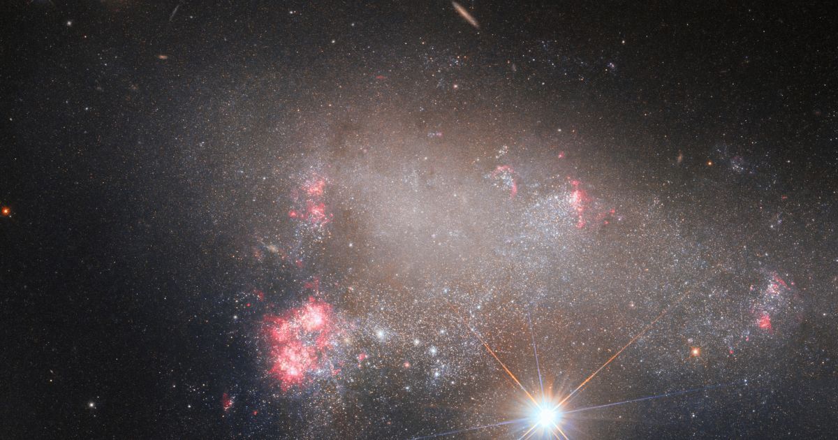Космический телескоп Hubble сделал изображение неправильной галактики Arp 263