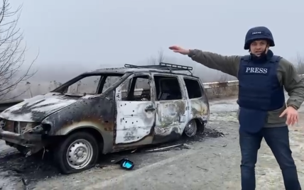 РосСМИ смонтировали фейковый сюжет о том, как военные ВСУ якобы взорвали два автомобиля между Горловкой и Донецком.