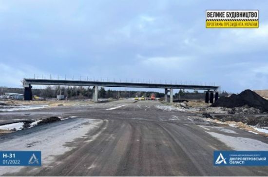 "Велике будівництво" хайвея від Дніпра до Києва триває без вихідних