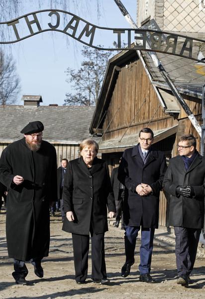 Меркель вперше на посаді канцлерки Німеччини відвідає Освенцим