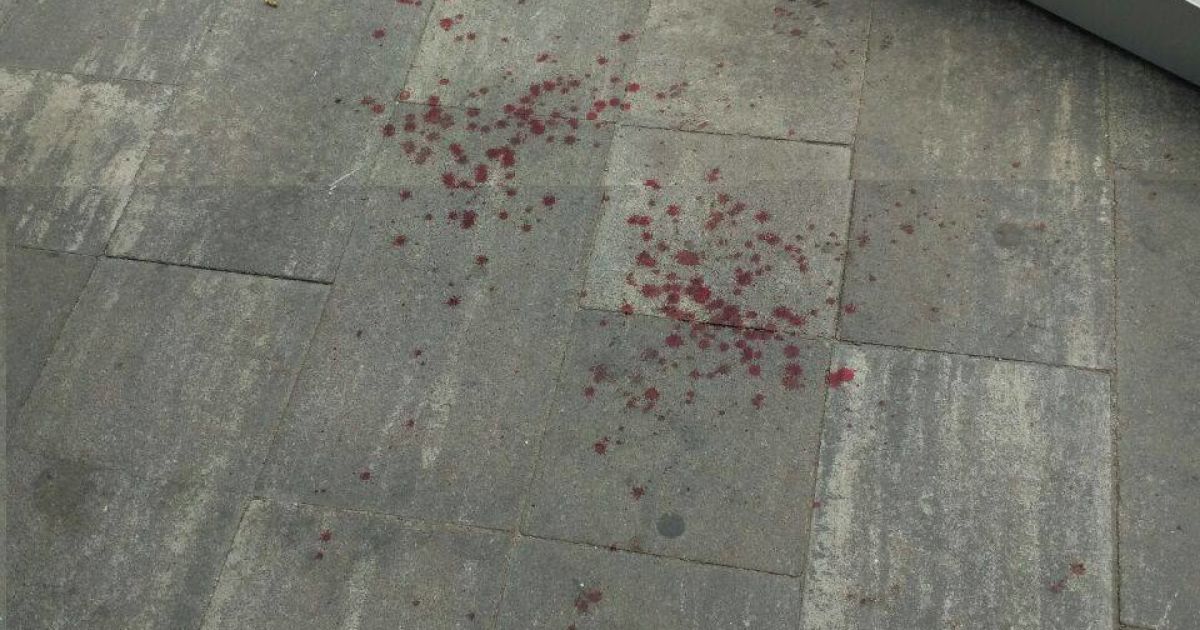 із ТРЦ Смарт Плаза зірвало залізні листи_2 / © Я люблю Київ / Facebook