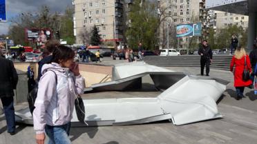 із ТРЦ Смарт Плаза зірвало залізні листи_3 / © Я люблю Київ / Facebook
