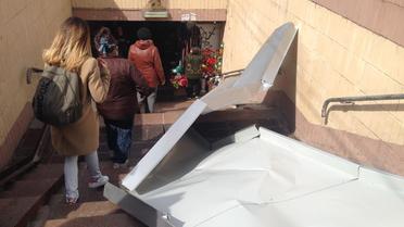 із ТРЦ Смарт Плаза зірвало залізні листи_5 / © Євген Цяпенко / Facebook