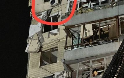 "На месте лестничной клетки была пропасть": житель разрушенной ракетой многоэтажки в Днепре рассказал о спасении (видео)