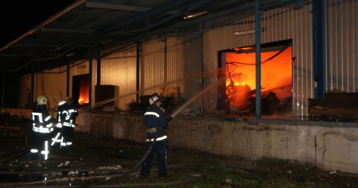 пожежа на складі в Києві_7 / © Управление ГСЧС Киева