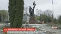 Поруч пам'ятника Степану Бандері знову відкопали снаряд
