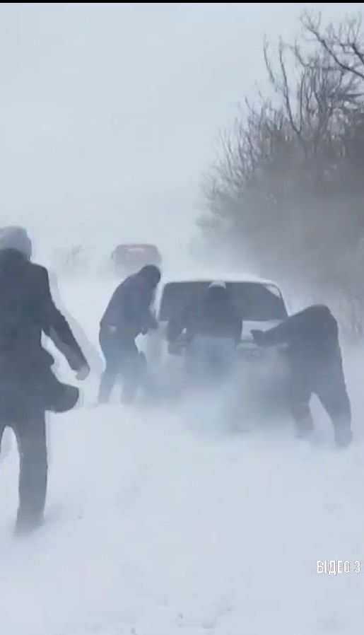 Мощный циклон принес в Украину морозы, метели и сильный ветер