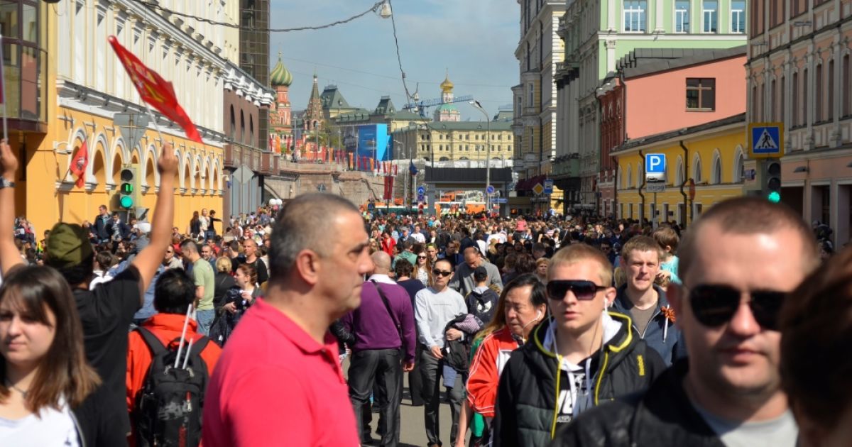 Россияне так и не смогли попасть на разрекламированный парад / © Фото Дмитрия Флорина