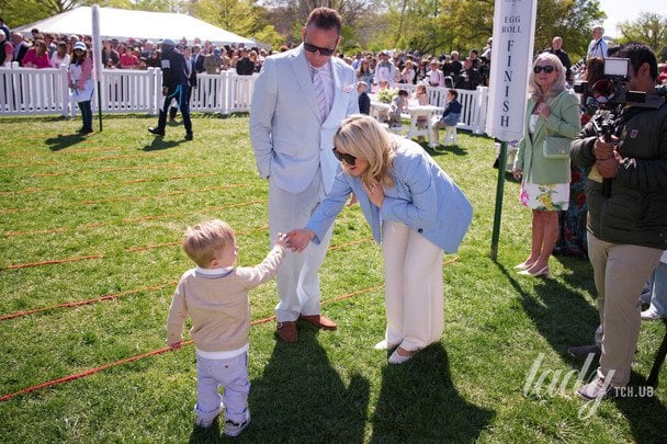 Керолайн Левітт із сином і чоловіком / © Getty Images