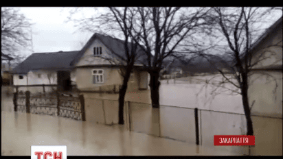 Висока вода у Закарпатті наробила лиха
