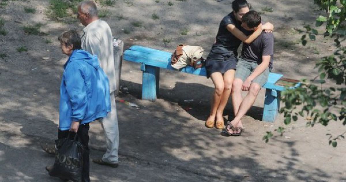 Український фотограф 5 років знімав, що відбувається на лавці у дворі / © Фото Євгена Котенка