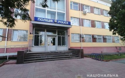 В Киевской области домашний тиран набросился на полицейского в зале суда