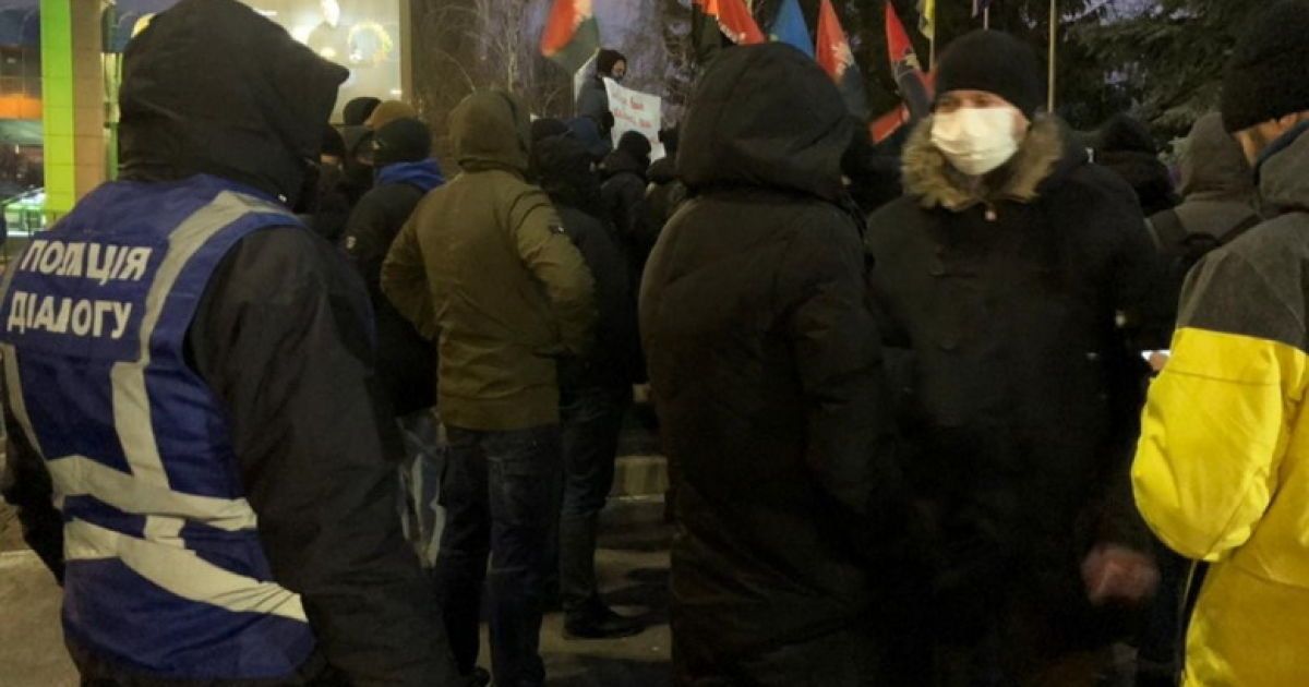 У Києві пікетували телеканали "НАШ" та "Інтер"