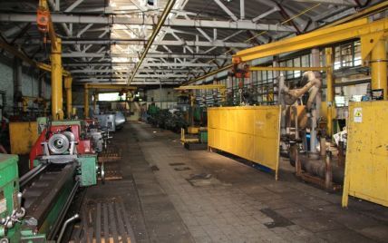 На украинском заводе автокранов вновь запустят конвейер