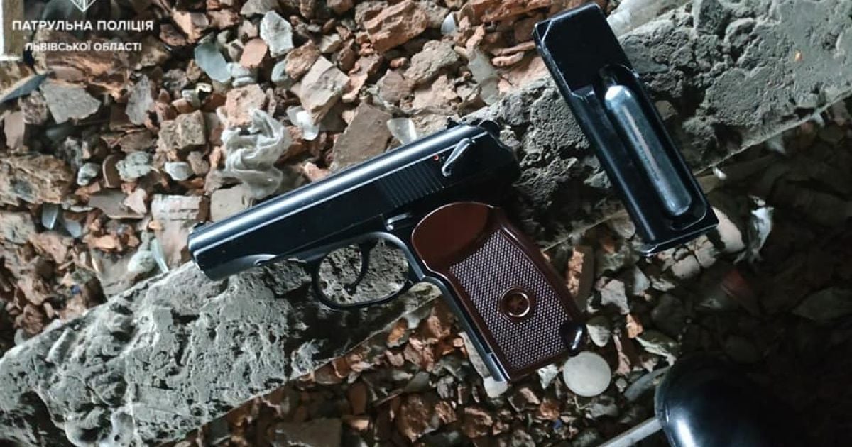 У Львові підлітки обстріляли багатоповерхівку