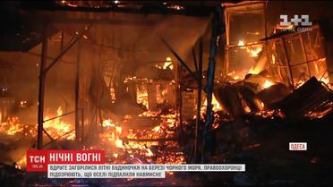 Півсотні рятувальників гасили пожежу, що охопила півтисячі квадратних метрів в Одесі