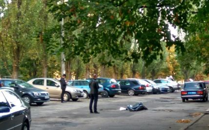 В Киеве возле Святошинского ЗАГСа найдено тело человека