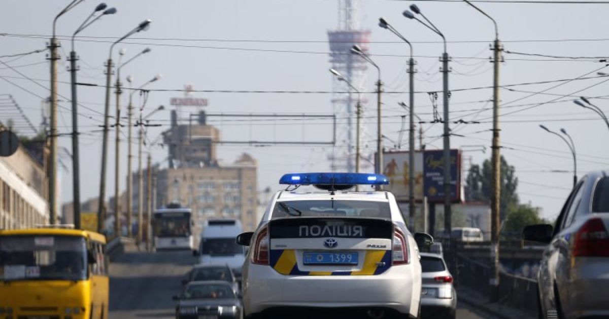 Екс-поліцейський хотів продати шолом