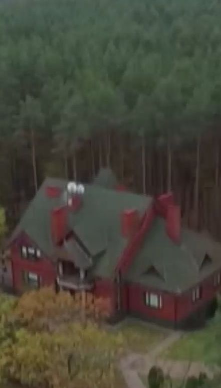 Журналисты ТСН попытались узнать, кто занимается имениями бывших министров Януковича