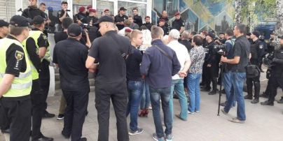 На скандальній дільниці у Покровську почали передавати документи членам ЦВК