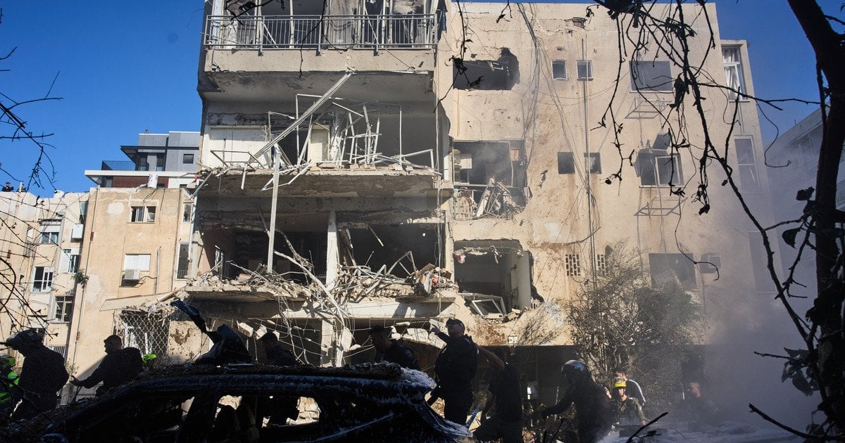 Наслідки ракетного удару по Тель-Авіву