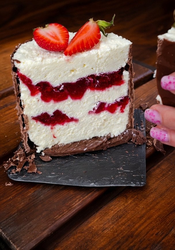 Сирна паска у шоколаді з полуницею tiktok.com/@la_torta.ua