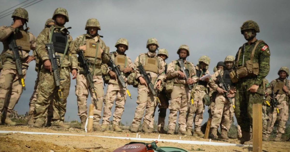 Дополнительные системы NASAMS для Украины и расширение масштабов подготовки ВСУ: главные новости ночи 1 декабря 2022
