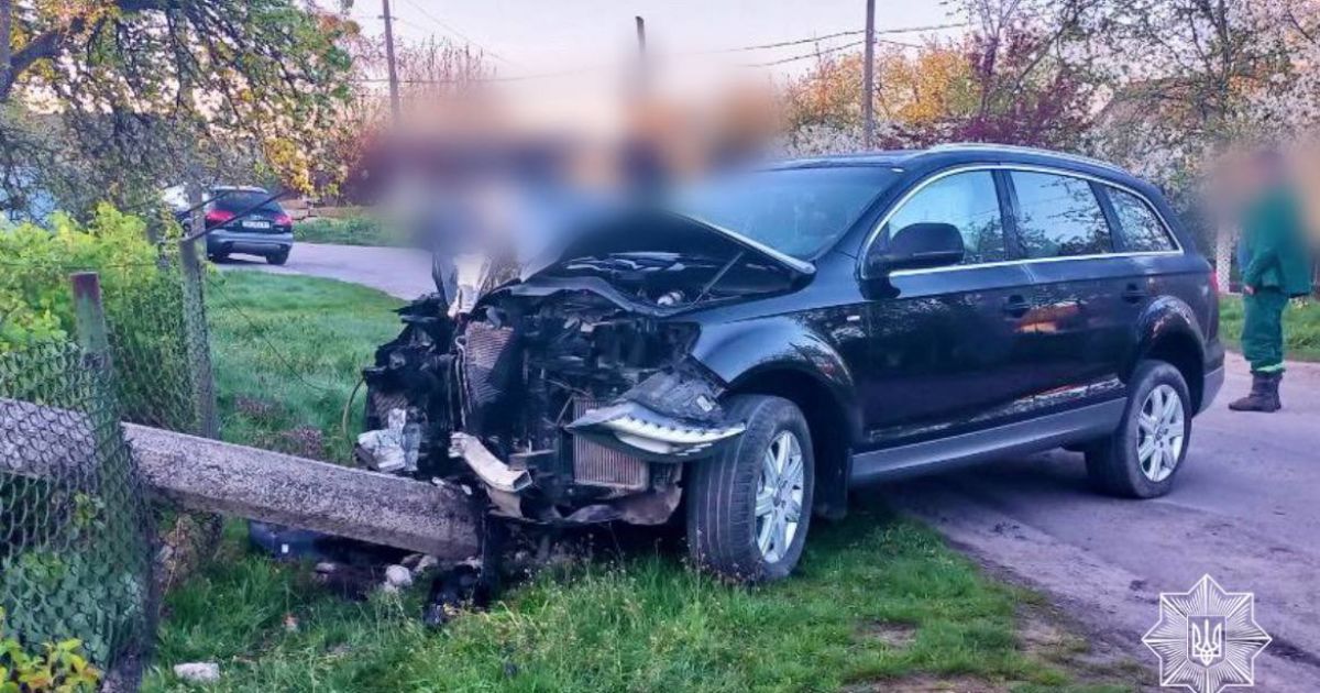 У Дубні неповнолітній водій напідпитку врізався у стовп