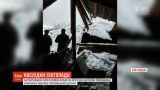 На Полтавщині від маси снігу руйнуються покрівлі житлових будинків