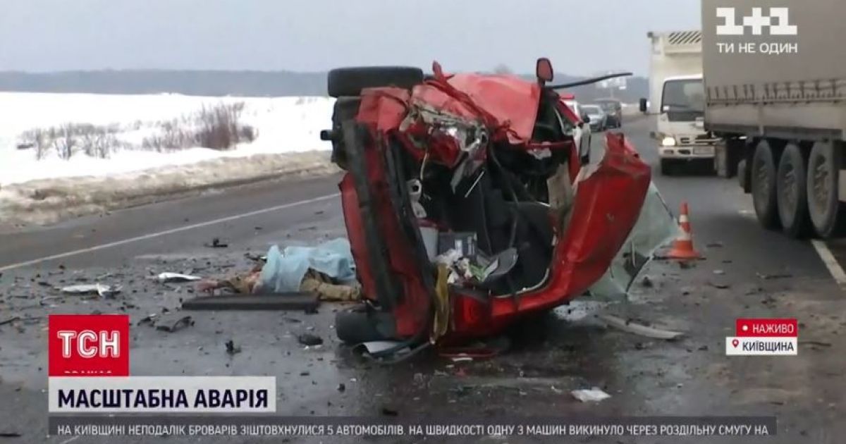 В Мережі з’явилось відео з аварії з п’ятьма авто: серед загиблих - військовий