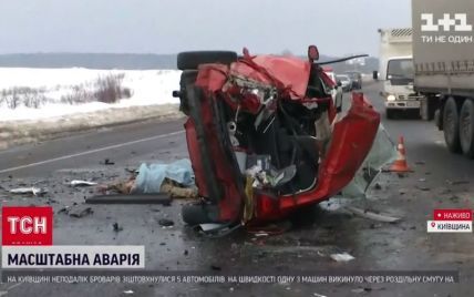 В Сети появилось видео аварии с пятью авто: среди погибших - военный