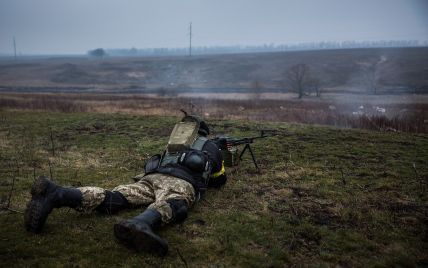 За сутки террористы на Востоке обстреляли все направления, один украинский боец погиб — штаб АТО