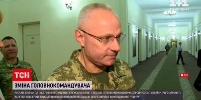 Новини України: Зеленський відправив головнокомандувача ЗСУ Хомчака у відставку