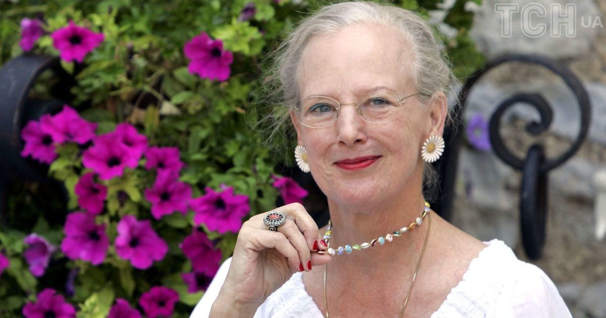 Queen Margrethe II’s Favorite Daisy Earrings: A Look at the Royal Jewels