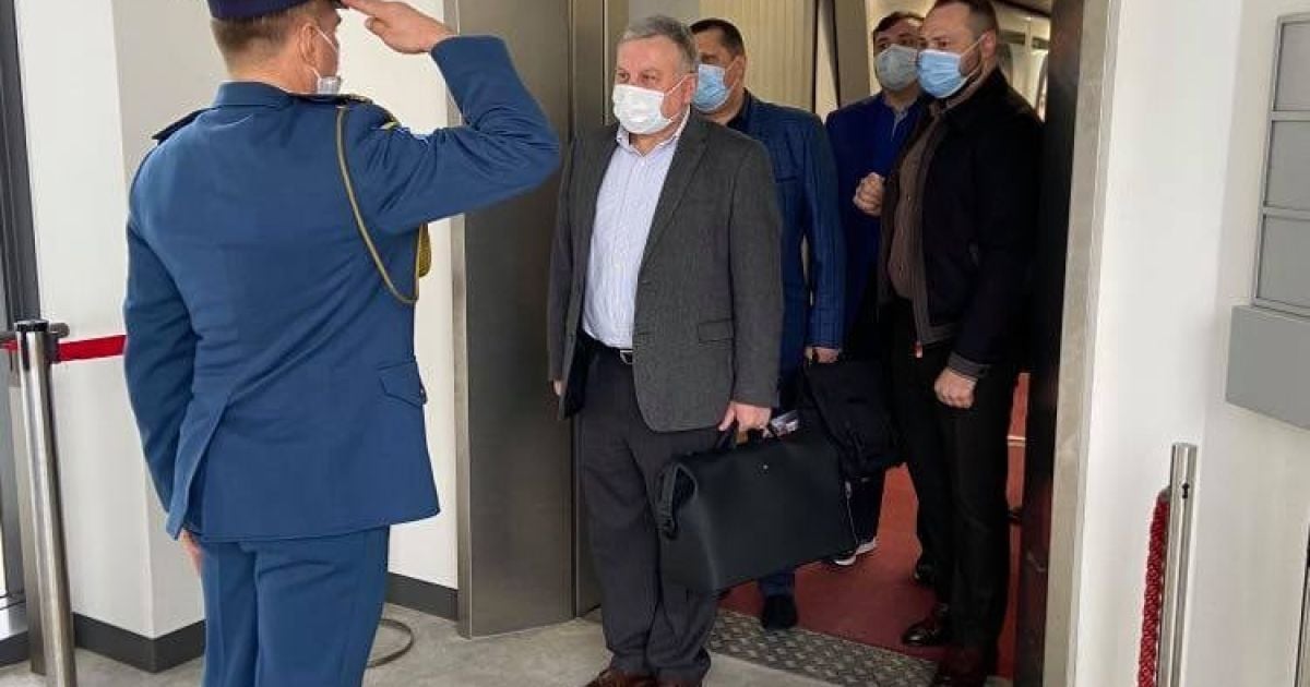 Зустріч міністрів оборони Японії і України скасували через коронавірус в одного з членів делегації 