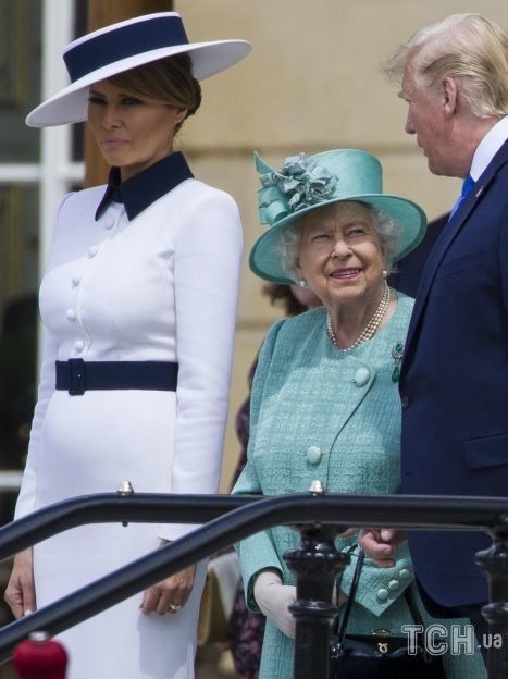 ППерша леді Меланія Трамп, королева Єлизавета II і президент Дональд Трамп в Букінгемському палаці, 3 червня 2019 року / © Associated Press