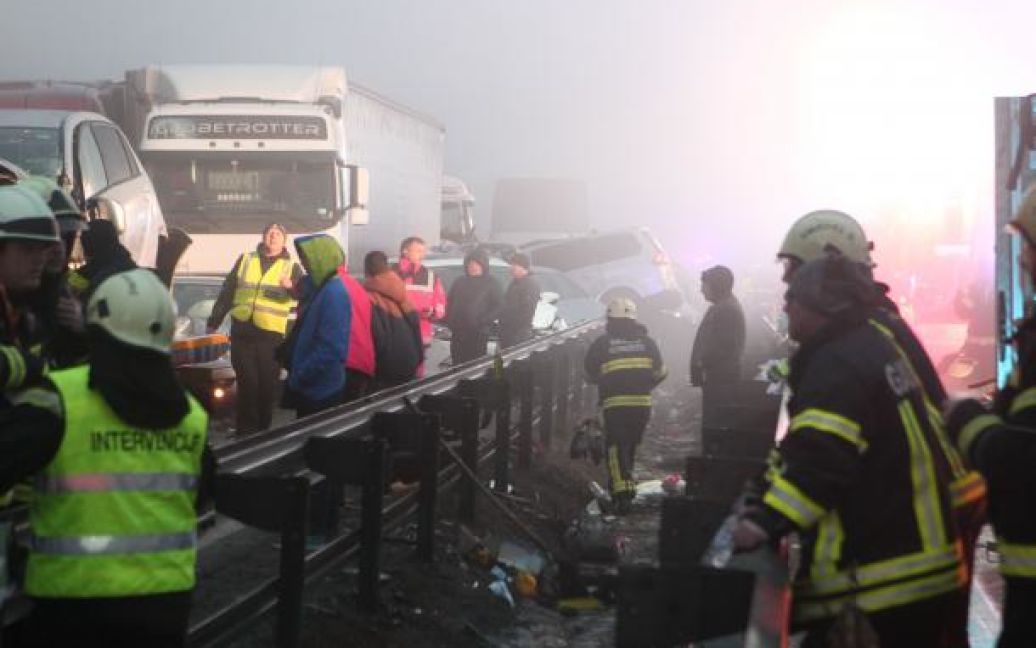 В масштабной аварии погибли 4 человека, еще более 30 получили ранения / © фото: Dejan Javornik/Novice