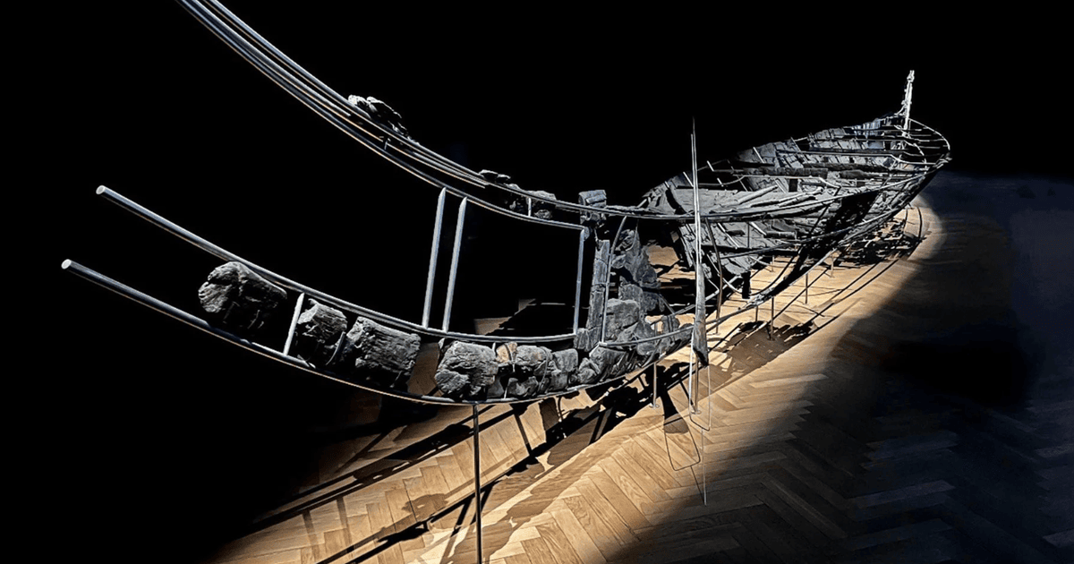 Човен "Хьортспрінг" у тому вигляді, в якому він зараз виставлений у Національному музеї Данії