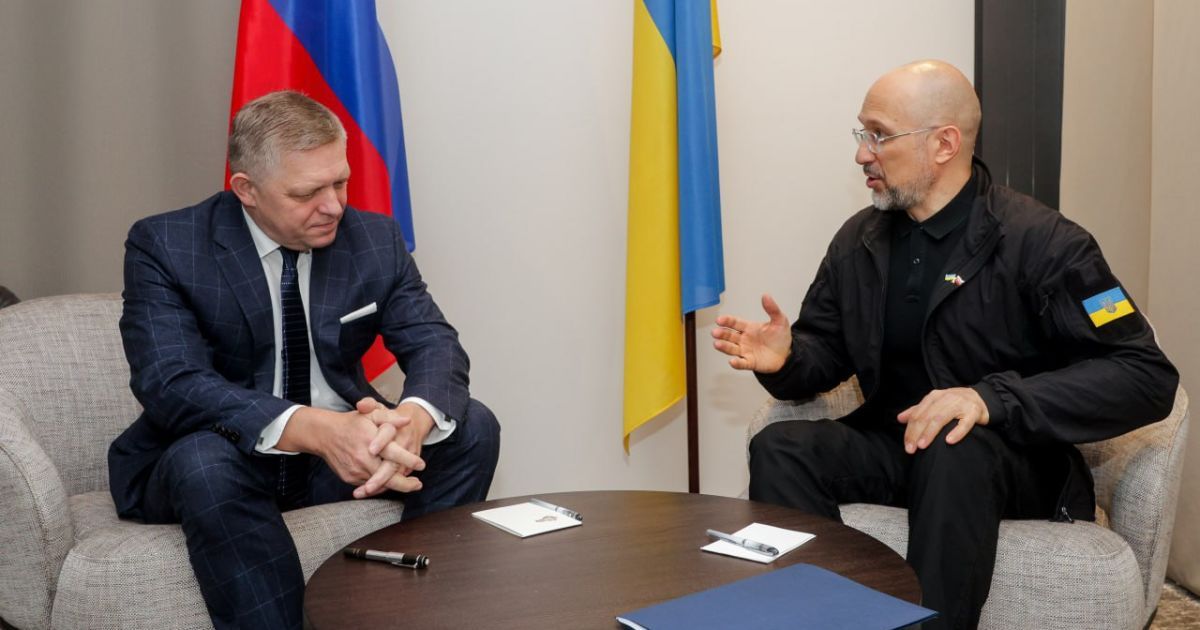 Прем'єр Словаччини Роберт Фіцо і прем'єр України Денис Шмигаль під час зустрічі 7 жовтня