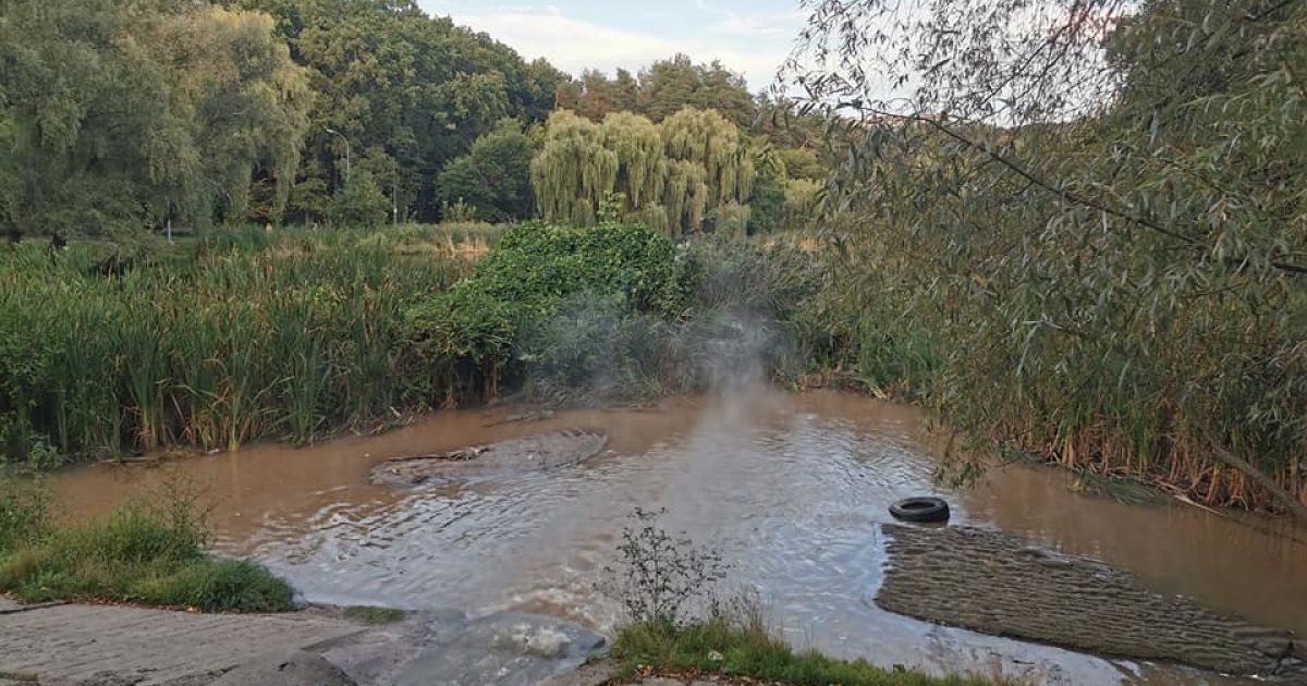 Гаряча вода в озерах Голосієва