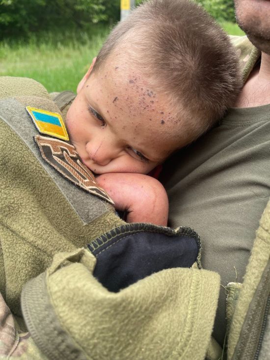 "Маленький клубочок сидів у траві і стогнав": у поліції розповіли, як знайшли 2-річну Віолетту Мужечук