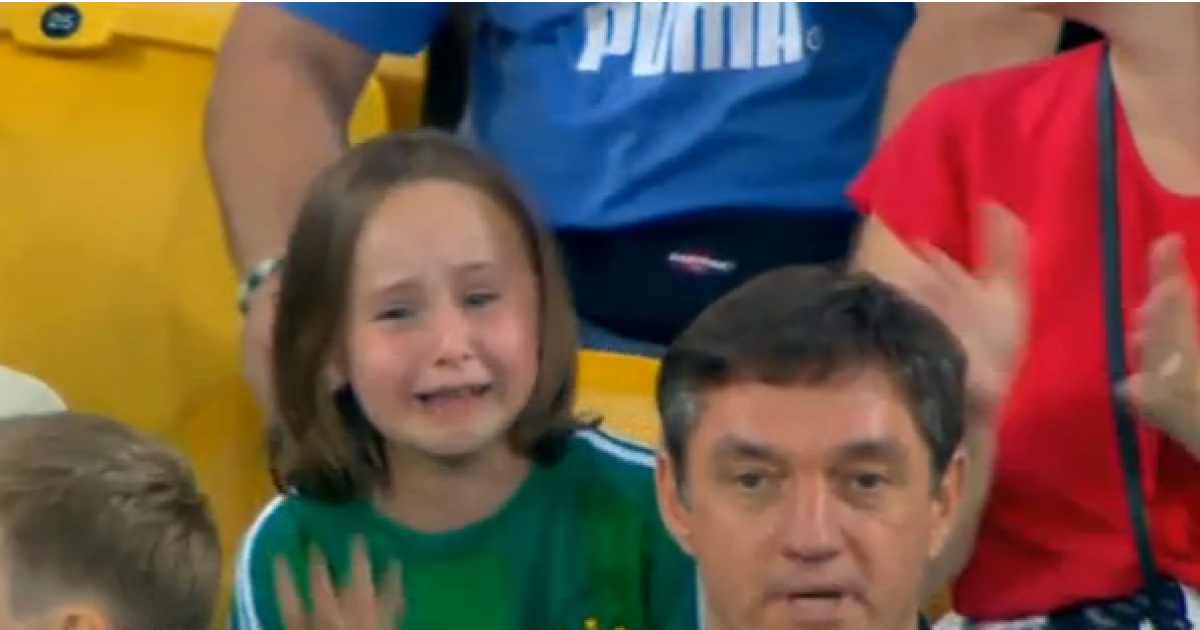 Дочь футболиста "Рапида" растрогала болельщиков эмоциональной реакцией в поединке с "Шахтером"