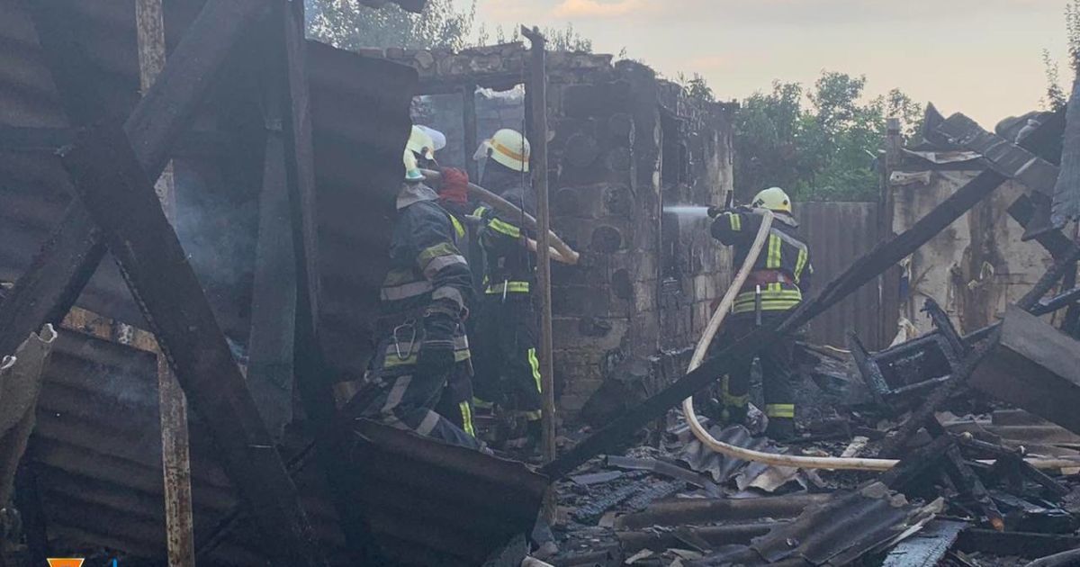 Під Дніпром у пожежі постраждали мати і немовля: дитина у важкому стані (фото/відео)