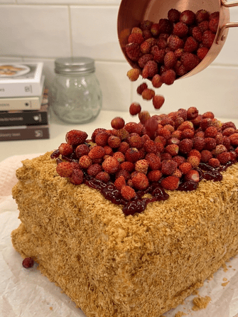 клубничный «Наполеон» с кремом «Пломбир» tiktok.com/@yummy.lera
