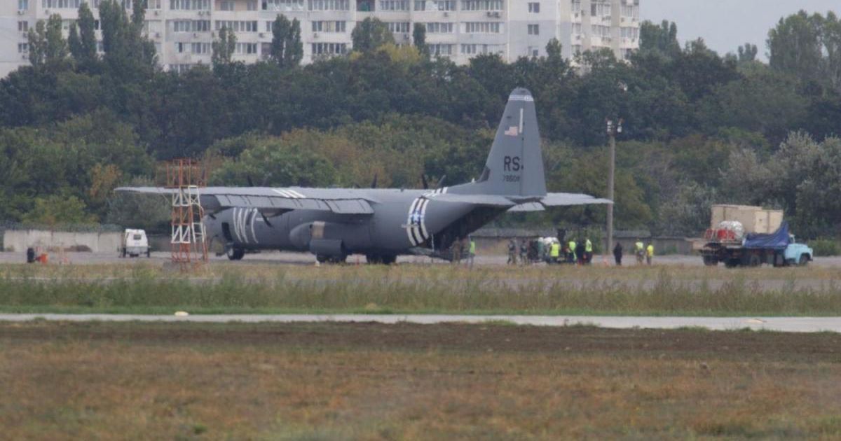 В Одесі здійснив аварійну посадку американський літак
